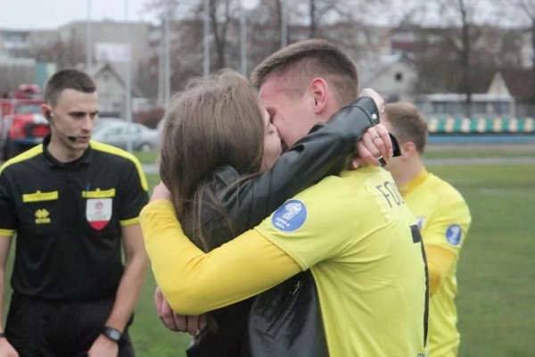 Предложение прямо на поле: чем закончилась футбольная история любви?