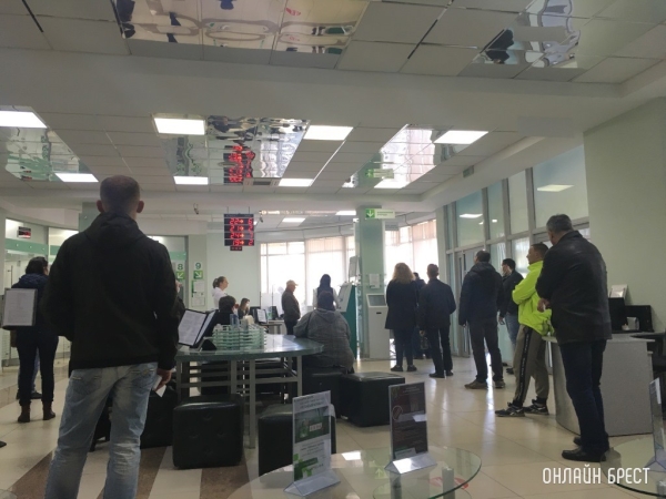 Крупнейший банк страны снижает ставки по кредитам на недвижимость