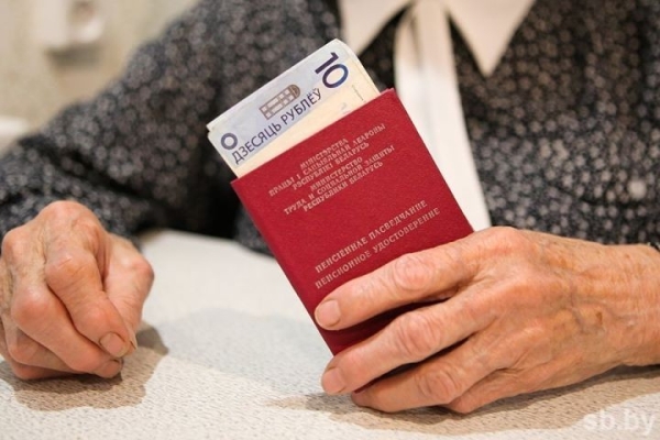 Белпочта выплатит досрочно пенсии и пособия – из-за праздников