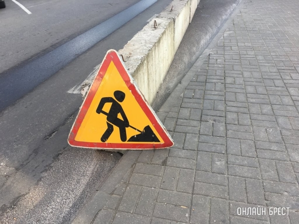 Белорусские дорожники научились укладывать асфальт в снег Белорусские дорожники научились укладывать асфальт в снег