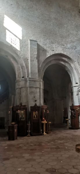 «Вдоль дороги — венки и памятники». Белорус в одиночку отправился в горы Грузии, где даже страховка не действует