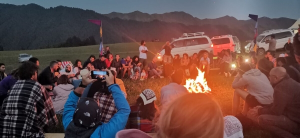 «Вдоль дороги — венки и памятники». Белорус в одиночку отправился в горы Грузии, где даже страховка не действует
