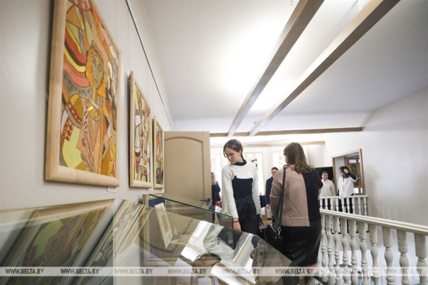 Выставка «Песні зямлі маёй» открылась в Бресте