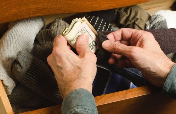 Что делать с долларами: советы эксперта, если у вас от $1000 до ста тысяч