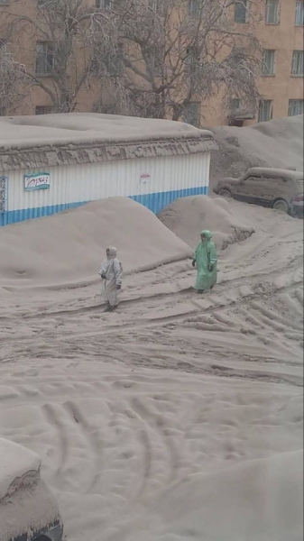 Это не кадры из фильма о ядерной зиме, а последствия извержения вулкана на Камчатке