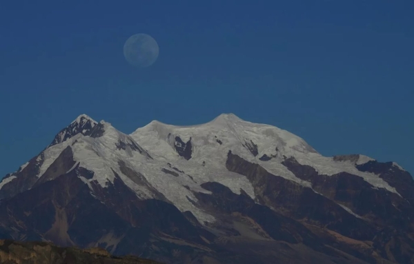 Ночью можно было увидеть осетровую луну. Как она выглядела