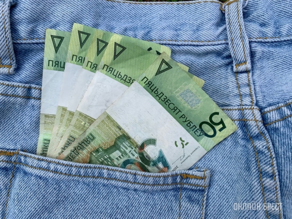 МТЗ предлагает по 500 рублей за каждого нового работника МТЗ предлагает по 500 рублей за каждого нового работника