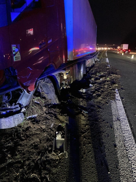 В Германии белорус на фуре снес барьер на трассе, пострадали еще 4 авто